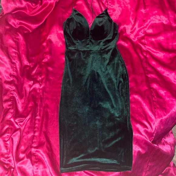 Windsor Dresses & Skirts - Windsor Emerald Green Dress 🖤